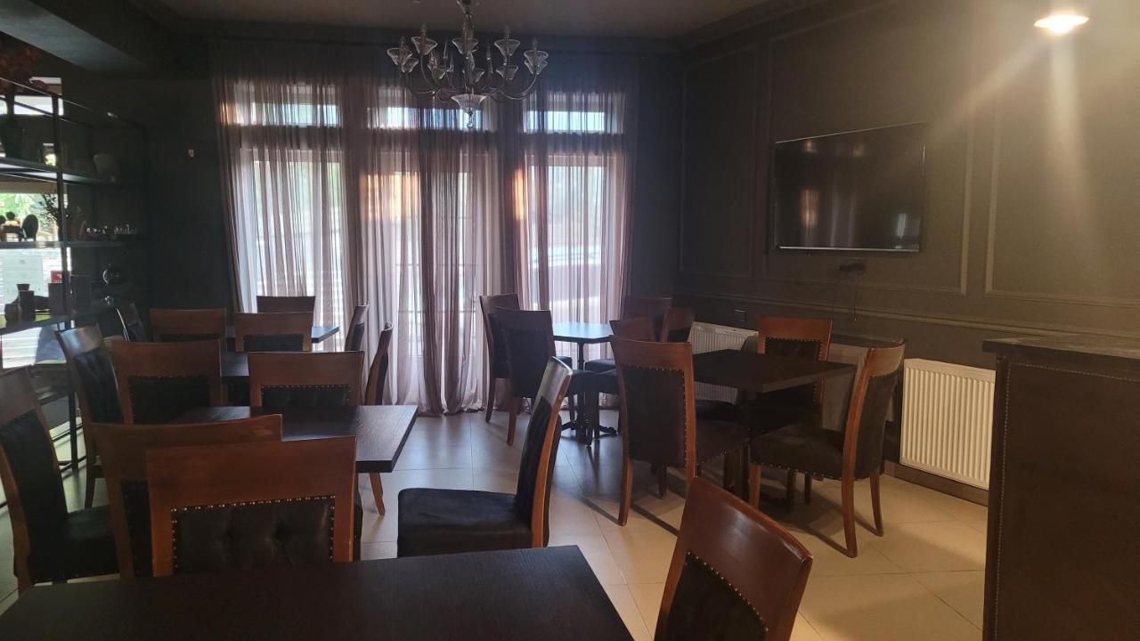 Hotel Plaza ティビリシ エクステリア 写真